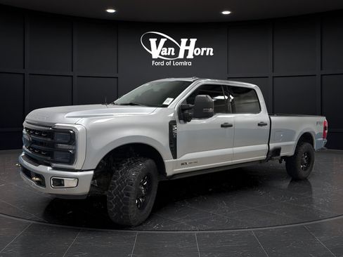 Used 2023 Ford F250 Platinum AWD/4WD image 3