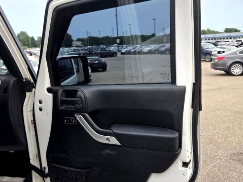 Used 2016 Jeep Wrangler Unlimited Sahara w/ Connectivity Group image 16