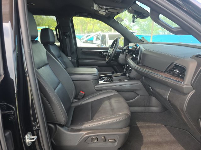 Used 2025 Chevrolet Tahoe LT RWD image 9