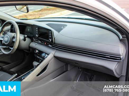 Used 2025 Hyundai Elantra Sport image 23