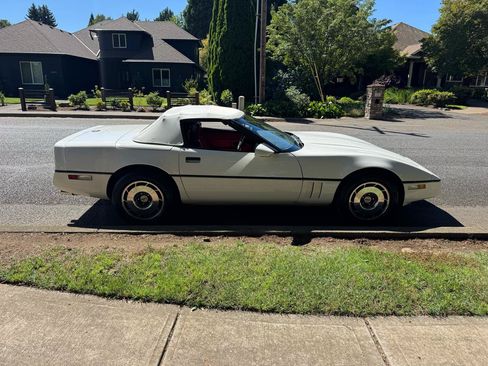 Used 1988 Chevrolet Corvette Convertible RWD image 6