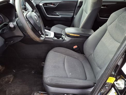 Used 2020 Toyota RAV4 XLE image 5