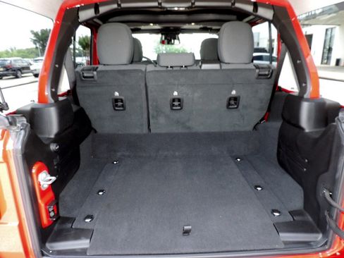 Used 2025 Jeep Wrangler Unlimited Sahara AWD/4WD image 9