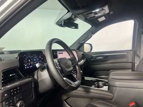 Used 2025 Chevrolet Suburban RST image 22