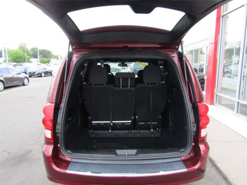 Used 2019 Dodge Grand Caravan SE FWD image 21