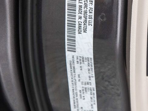 Used 2023 Chrysler Pacifica Touring-L image 33