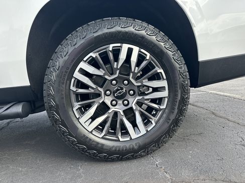 New 2026 Chevrolet Suburban Z71 image 21