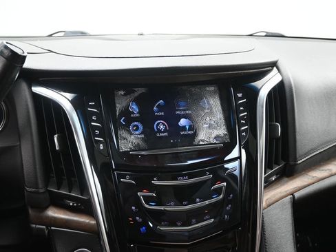Used 2018 Cadillac Escalade Premium Luxury AWD/4WD image 13