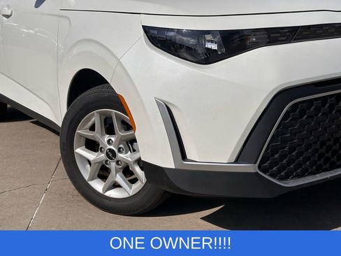 Used 2025 Kia Soul LX image 2