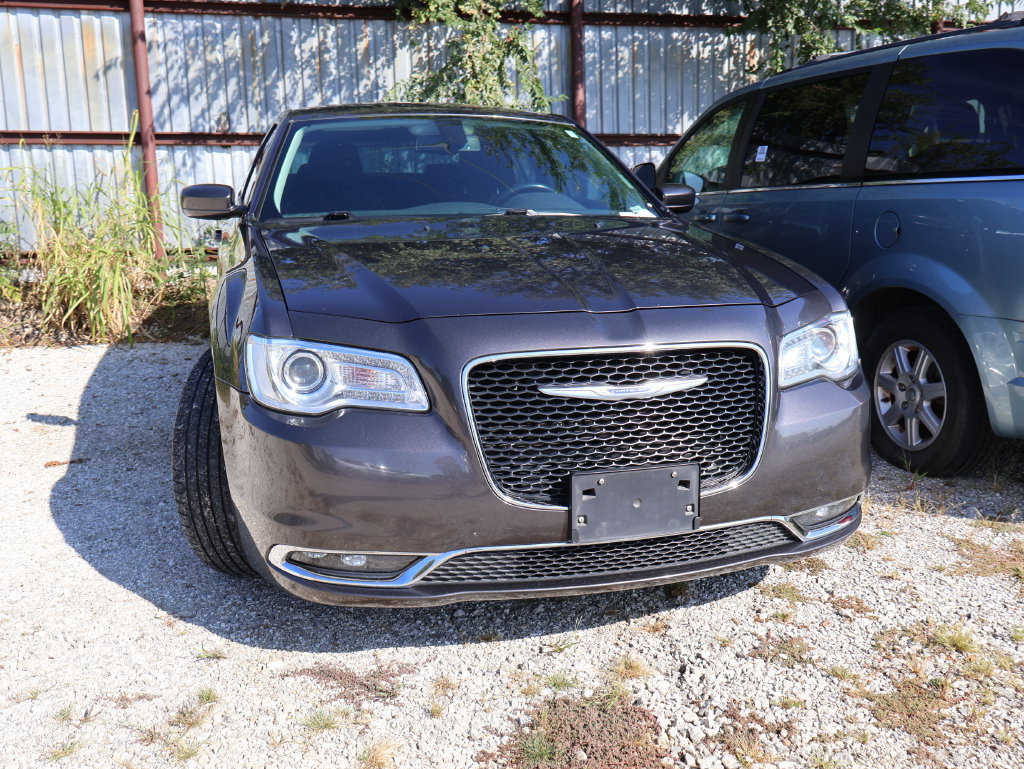Used 2019 Chrysler 300 Touring w/ Driver Convenience Group RWD image 8