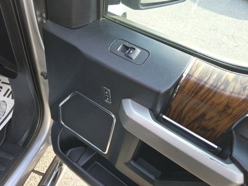 Used 2020 Ford F150 Lariat image 19