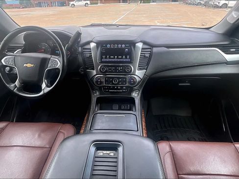 Used 2019 Chevrolet Suburban Premier w/ Premier Plus Edition AWD/4WD image 9