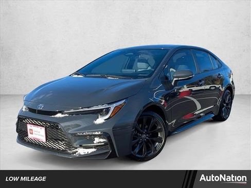 Certified 2025 Toyota Corolla SE image 1