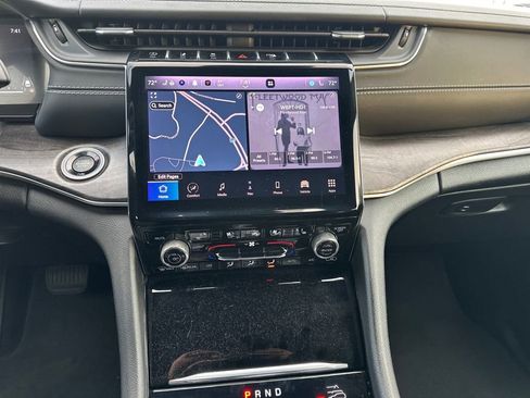 Used 2022 Jeep Grand Cherokee L Overland w/ Advanced Protech Group III image 6