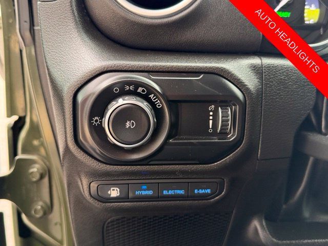 Used 2023 Jeep Wrangler Unlimited Sahara w/ Cold Weather Group AWD/4WD image 28
