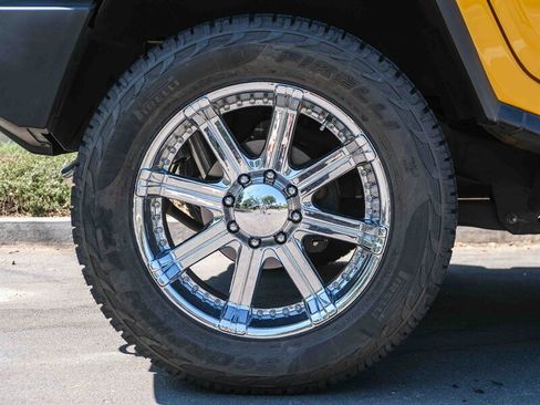 Used 2004 HUMMER H2 w/ Chrome Appearance Package image 11