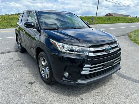 Used 2018 Toyota Highlander Limited Platinum AWD/4WD image 3