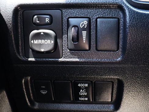 Used 2018 Toyota 4Runner SR5 AWD/4WD image 41