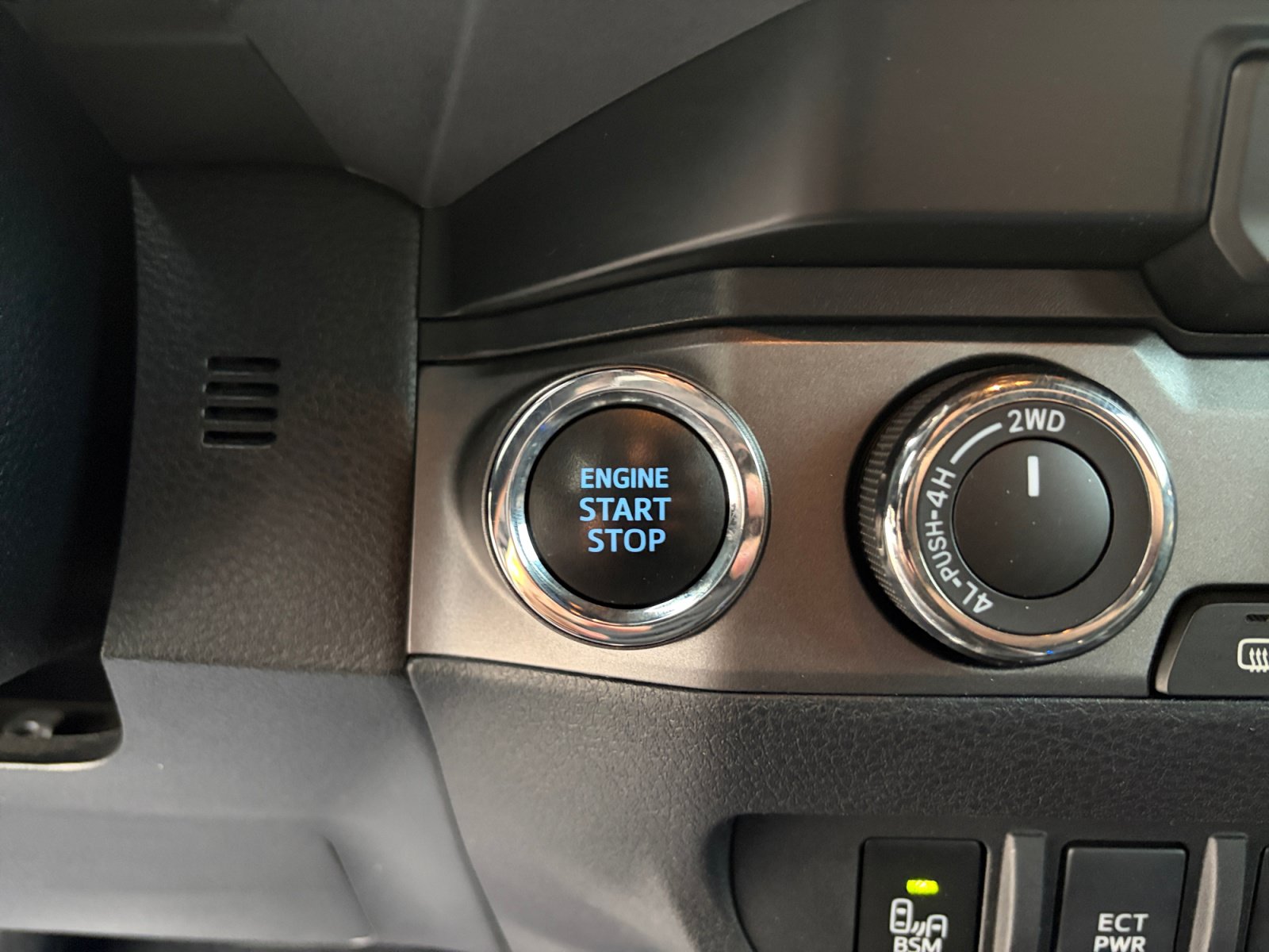 Used 2019 Toyota Tacoma TRD Off-Road AWD/4WD image 20