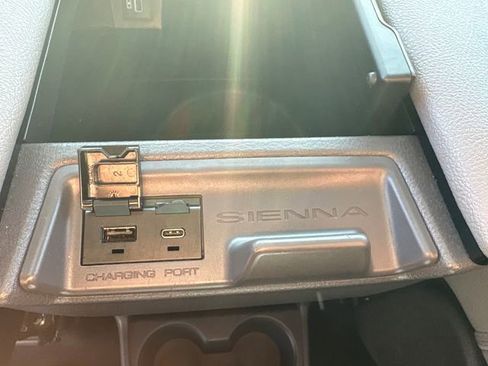 Used 2024 Toyota Sienna XLE image 17