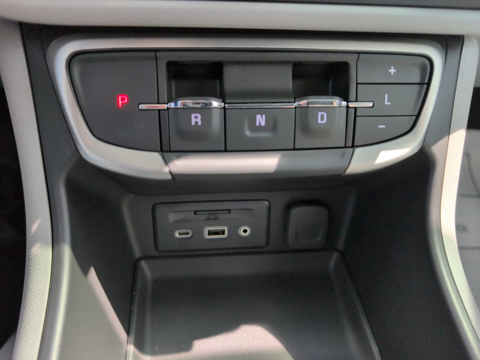 Used 2024 GMC Terrain SLE w/ Driver Convenience Package FWD image 34