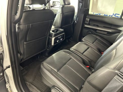 Used 2018 Ford Expedition XLT w/ Equipment Group 201A AWD/4WD image 34