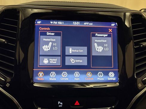 Used 2019 Jeep Cherokee Limited FWD image 21