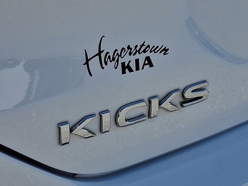 Used 2023 Nissan Kicks SR w/ SR Premium Package image 31