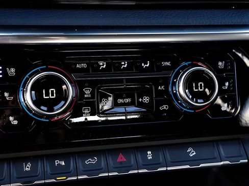 Used 2025 GMC Sierra 2500 Denali w/ Denali Reserve Package image 15