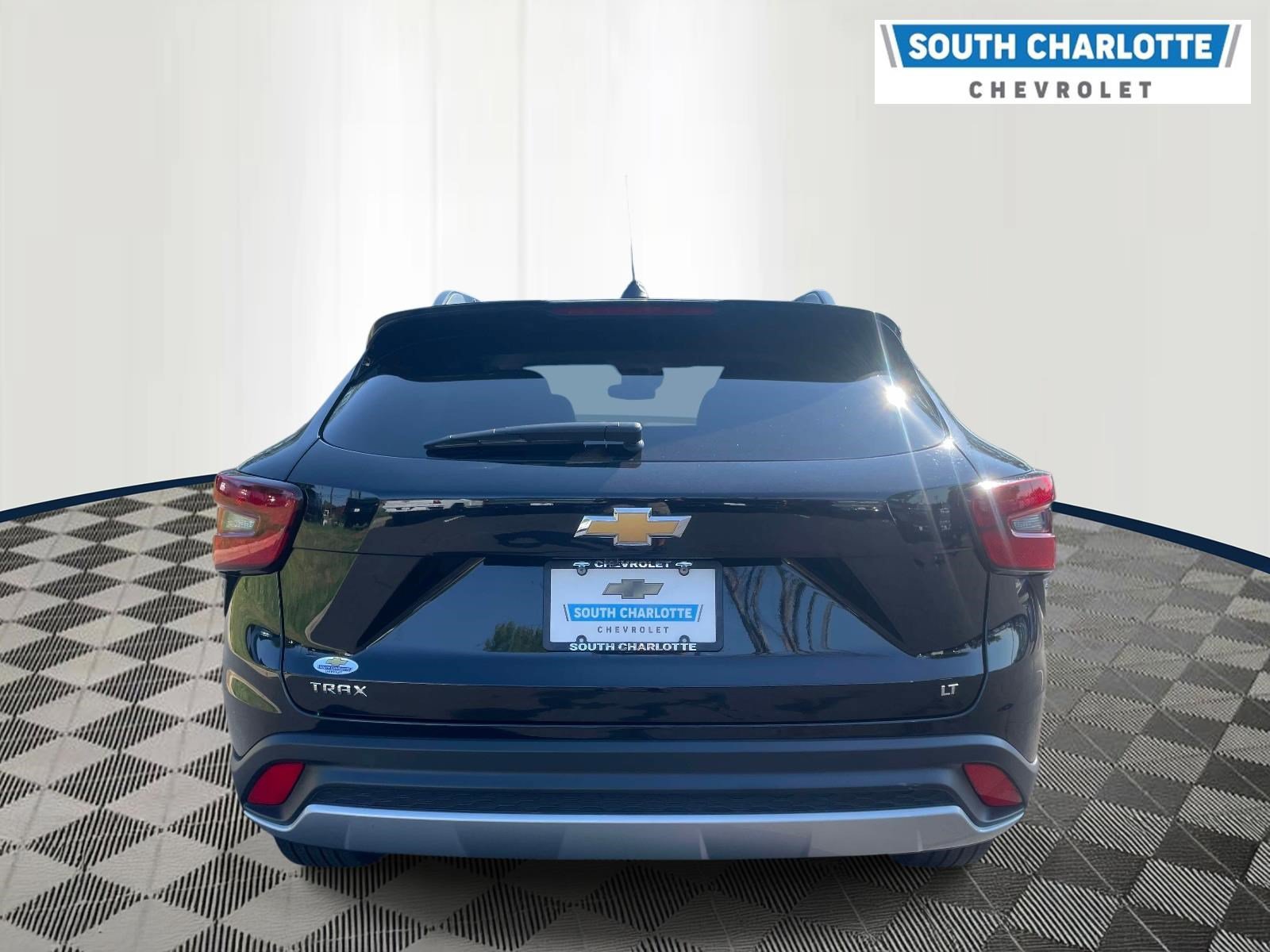 Used 2025 Chevrolet Trax LT w/ LT Convenience Package FWD image 5