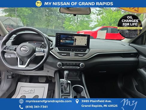 Used 2023 Nissan Altima 2.5 SV w/ SV Premium Package AWD/4WD image 13