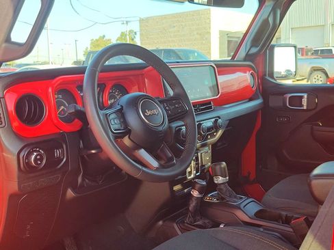 Used 2024 Jeep Gladiator Sport AWD/4WD image 10