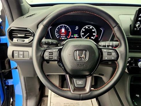 Used 2025 Honda Pilot TrailSport image 14