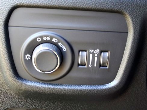 New 2025 Jeep Grand Cherokee Altitude image 16