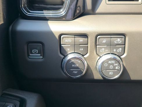 Certified 2023 GMC Sierra 1500 AT4 w/ AT4 Preferred Package AWD/4WD image 18