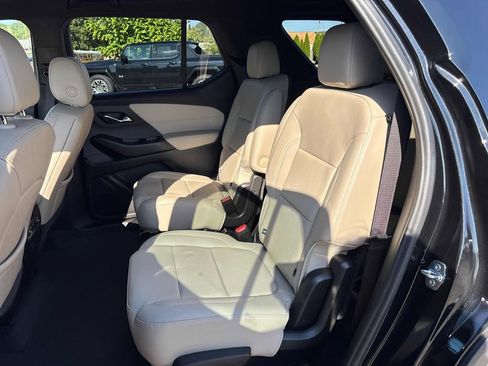 Used 2023 Chevrolet Traverse LT image 38