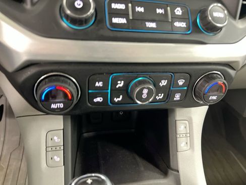 Used 2017 GMC Acadia SLT image 15