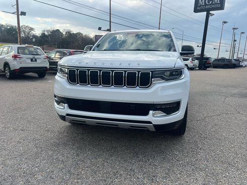 Used 2024 Jeep Wagoneer L Series II image 9