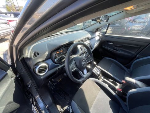Used 2025 Nissan Versa SV image 34