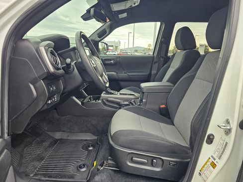 Used 2023 Toyota Tacoma TRD Sport w/ Advanced Technology Package image 19