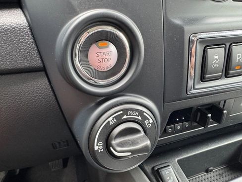 Used 2023 Nissan Titan SV w/ SV Utility Package image 19