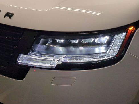 New 2026 Land Rover Range Rover SE image 10