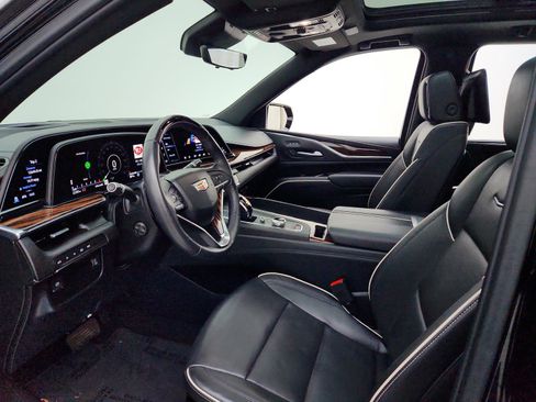 Used 2024 Cadillac Escalade Premium Luxury image 9