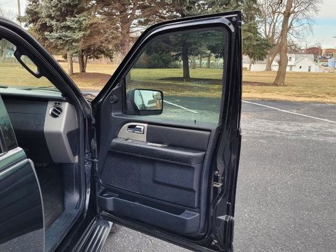 Used 2015 Ford Expedition EL XLT image 23