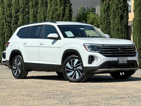 Certified 2024 Volkswagen Atlas SE AWD/4WD image 2