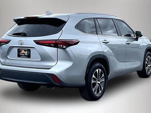 Used 2024 Toyota Highlander LE image 5