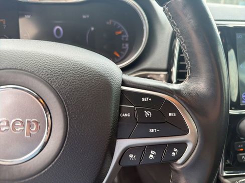 Used 2020 Jeep Grand Cherokee Overland AWD/4WD image 54