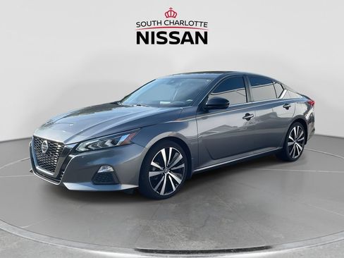Used 2021 Nissan Altima 2.5 SR w/ SR Premium Package FWD image 3