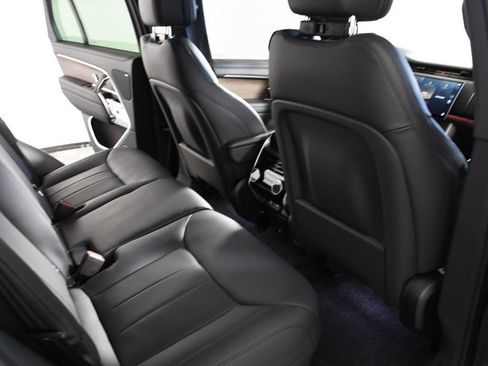 Certified 2025 Land Rover Range Rover SE image 21