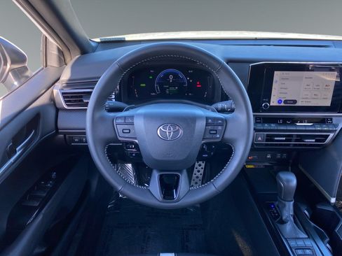 Used 2025 Toyota Camry SE FWD image 12